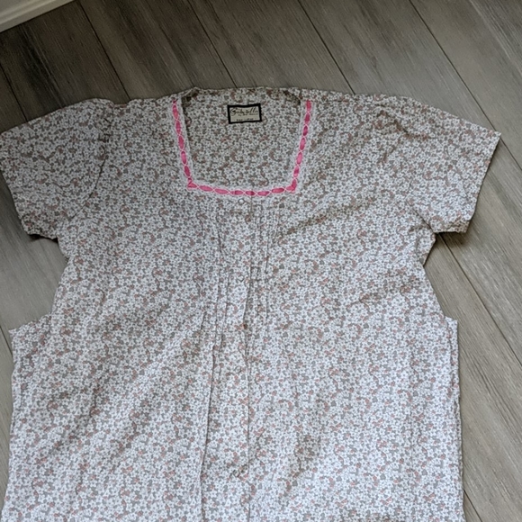 Maternity sleepware - Picture 1 of 3